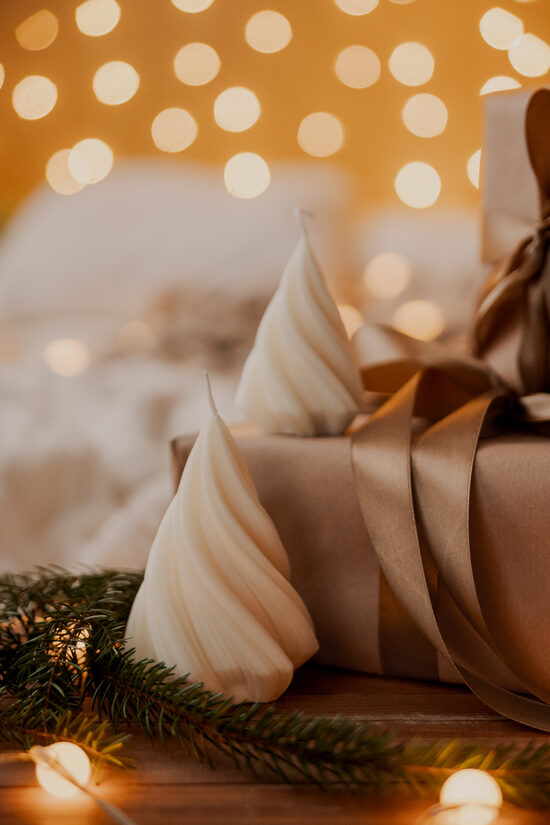 Divu vaska dekoratīvo sveču komplekts – lielā un mazā “Virpuļegle”